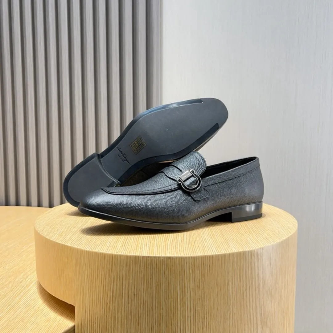 Factory P620💰🔥《Ferragamo》👏Latest•High-end top brand luxury~purchasing agent, top~quality. New fashionable business men's shoes🔜The uppers are made of original open-edge beaded cowhide➕cowhide·lining, with fine workmanship. The original stylish and soft combination wear-resistant and non-slip outsole is light and comfortable on the feet. The real thing looks better in real photos. Size: 38--44